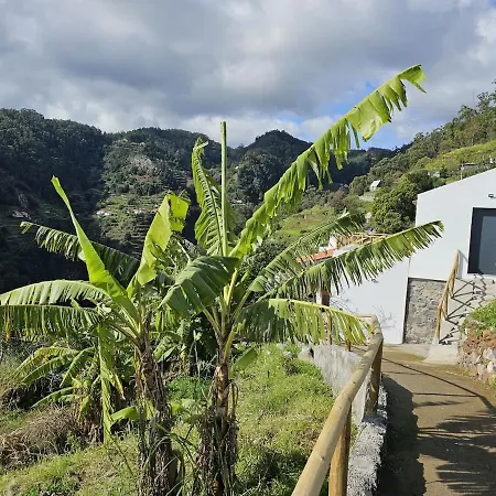 Julia, Mountain Retreat * سانتا كروز