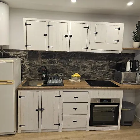 Julia, Mountain Retreat Santa Cruz (Madeira)