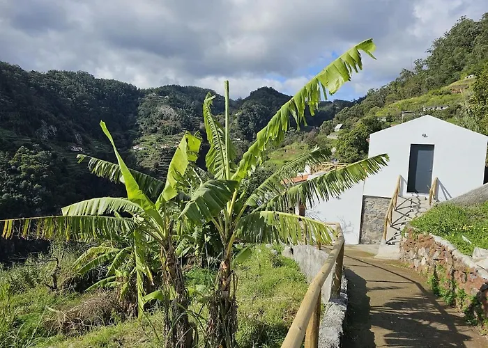 Julia, Mountain Retreat * Santa Cruz (Madeira)