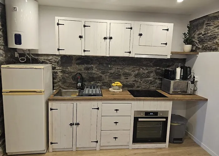 Julia, Mountain Retreat Santa Cruz (Madeira)